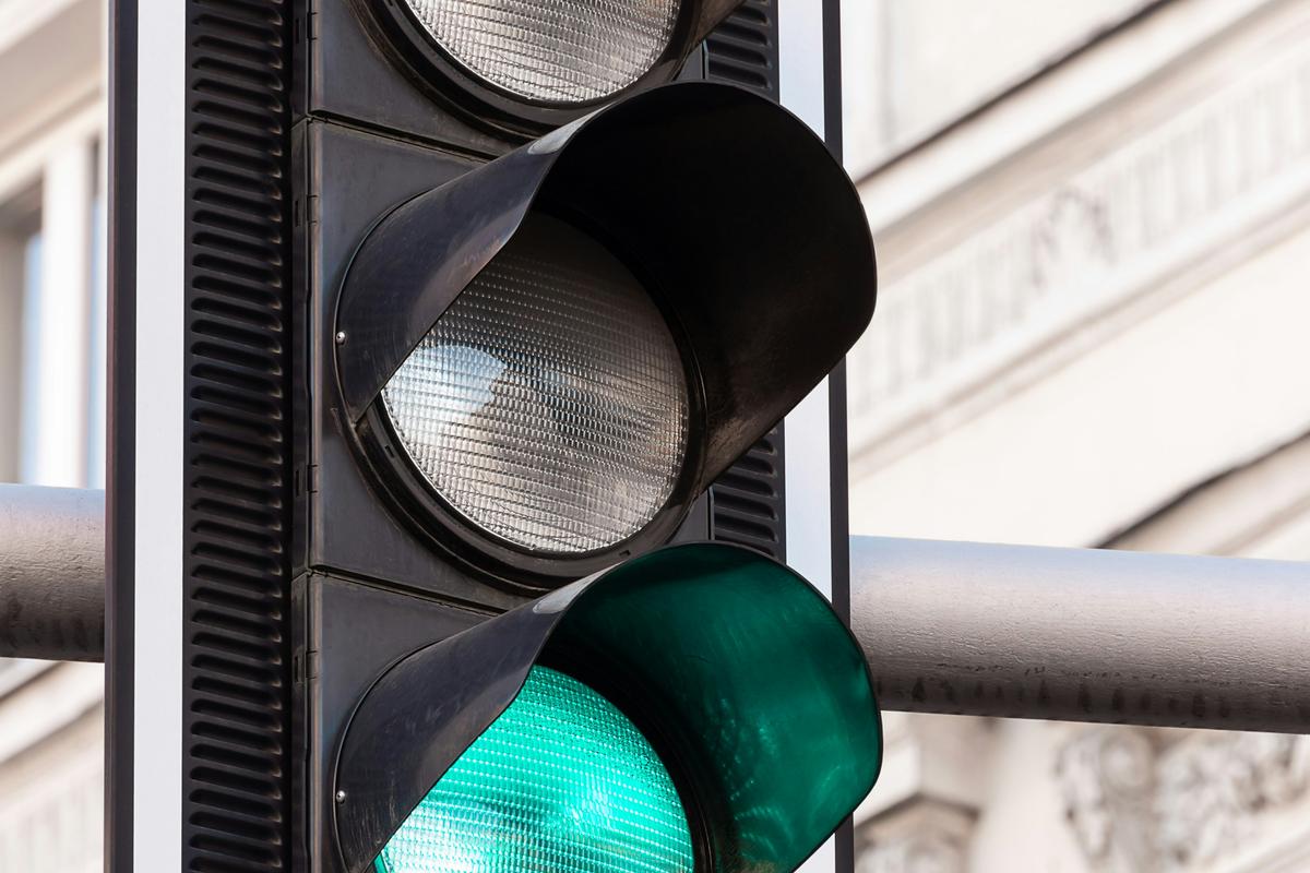 Black and white traffic signal representing how noindex and nofollow directives control search engine behavior on web pages